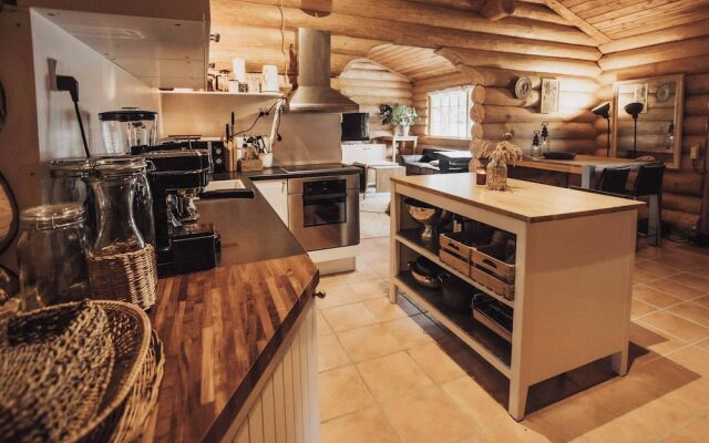 Fjordhygge, Cozy Log Retreat Near Sea & Forest - Sauna & Outdoor Living