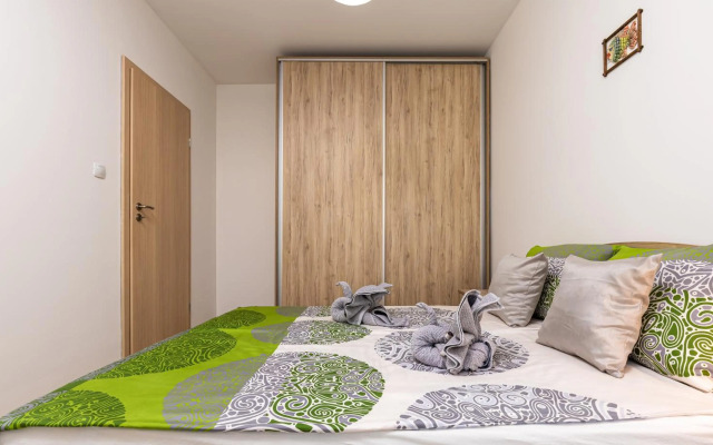 Stylish 2BD Apartment with a Nice Cozy Terrace