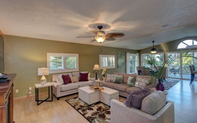 Hale Hokua O Nalu 3 Bedroom Home by Redawning