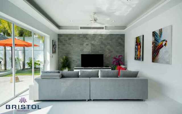 Kamala Contemporary 3 Bedrooms Pool Villa