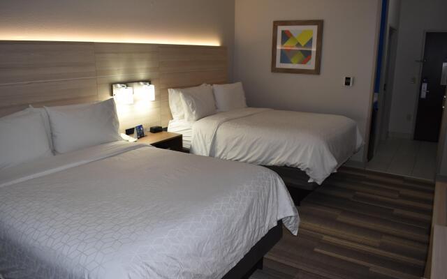 Holiday Inn Express & Suites McPherson by IHG