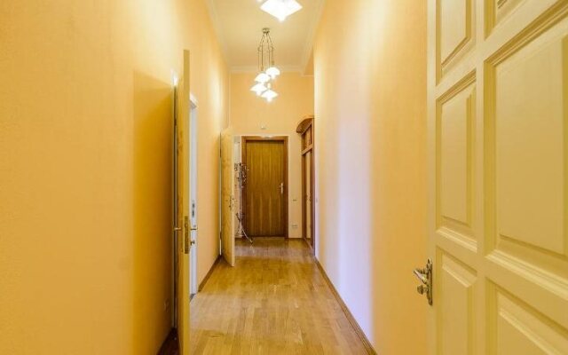 Muzeyniy Lane Kiev Apartment