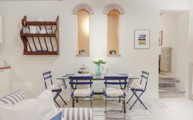 The 1400 s Apartment
