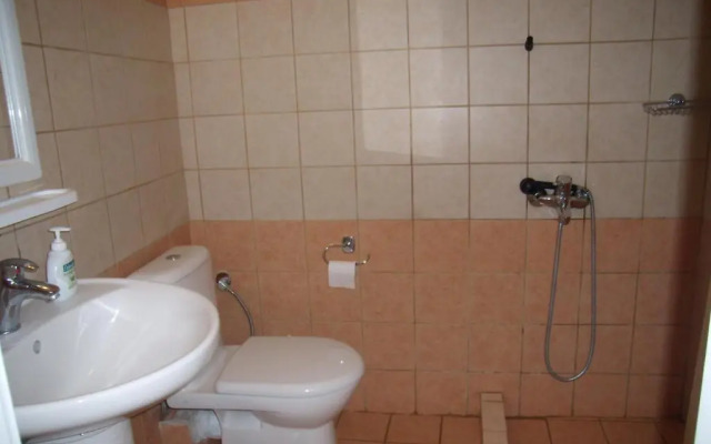 Zephyros Rooms And Apartments
