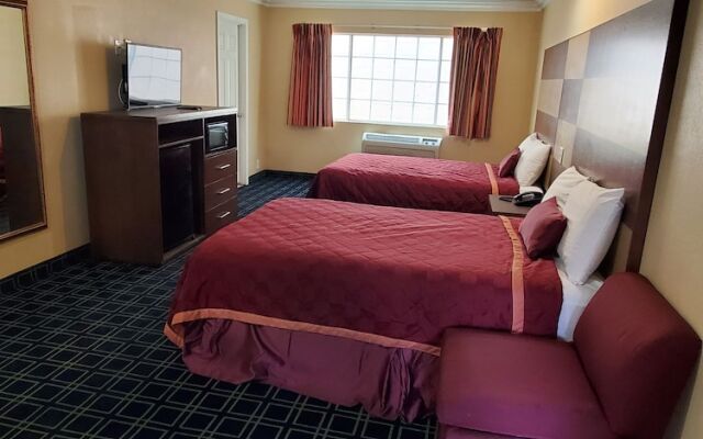Delmonico Inn & Suites