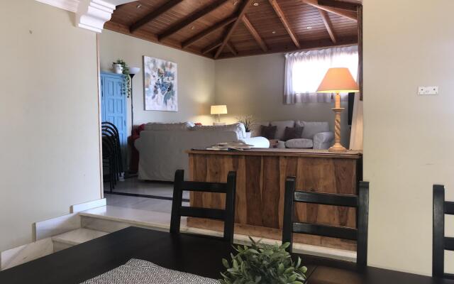 8381 - Large beach side villa in Marbella