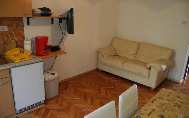 Apartment Jasminka 4 1 pax Dole