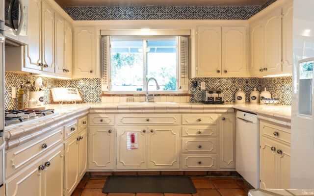 Mariposa on San Lorenzo