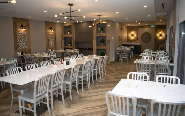 Vittoria Hotel and Suites