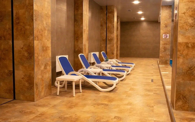 Spacious 1BR Pool & Sauna