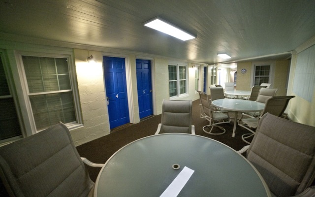 Georgianne Inn & Suites