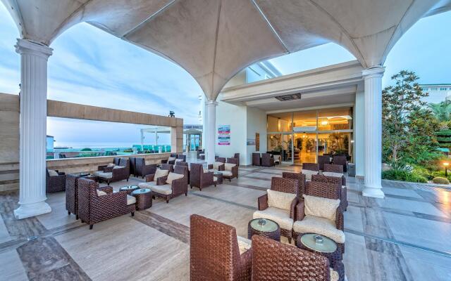 Royal Atlantis Spa & Resort