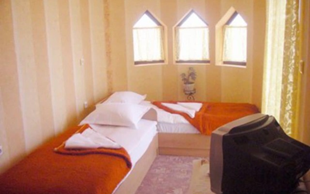 Sunny - Viki Guest House