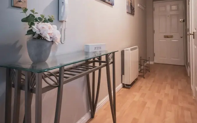 Vespasian Quay - Balcony overlooking the River Itchen - Secure & private parking