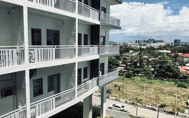 Bright & Airy Urban Escape