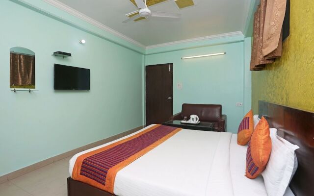 OYO 10048 Hotel Aditya Inn
