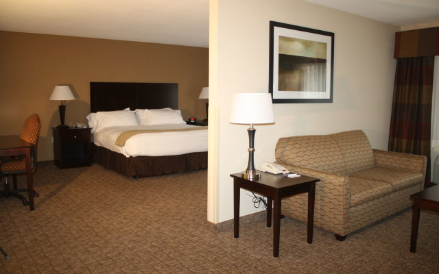 Holiday Inn Express & Suites Bridgeport, an IHG Hotel