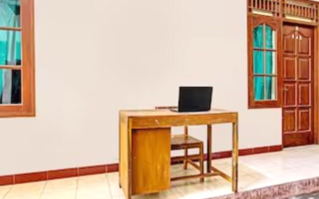 SPOT ON 92434 Puri Kasih Guest House Syariah