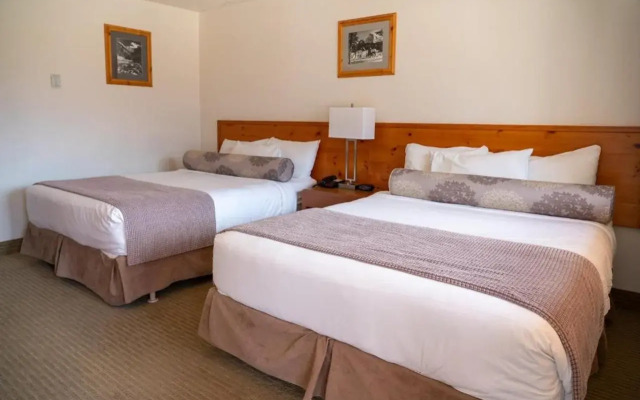 Rocky Mountain Ski Lodge