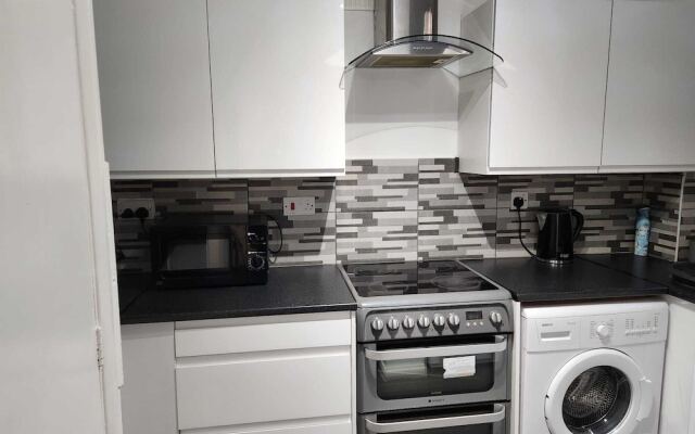 Grays Apartment With City Views Lakeside Shopping