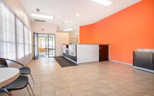 Super 8 by Wyndham Dunnigan