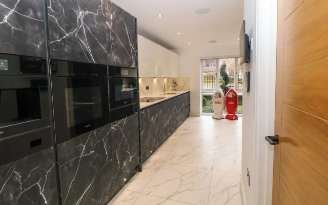 4 Rockcliffe Grange