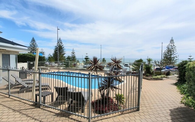 Scarborough Beach Front Resort Shell 13