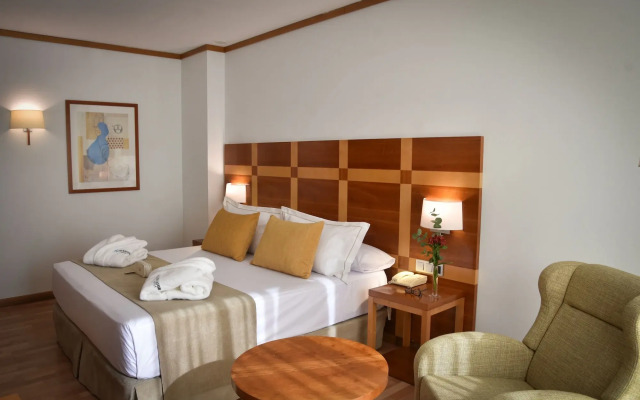 Отель Senator Parque Central