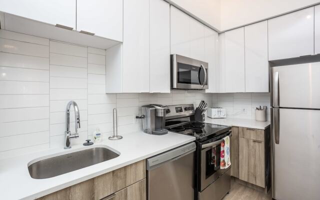 Luxury Apt Near Convcenter, Stadiums, & Harbor