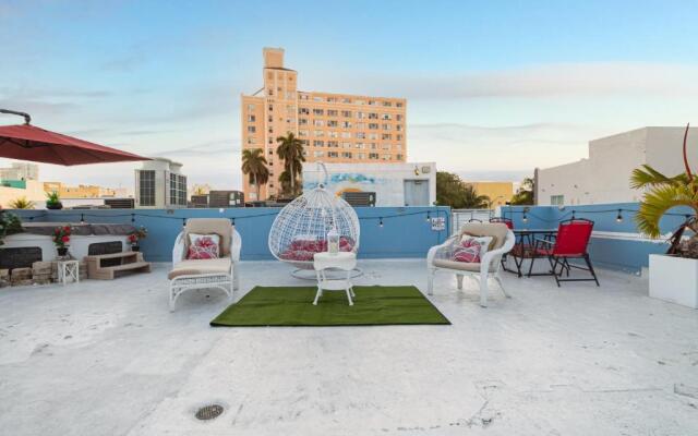 2Bedroom 2Bath with Private Rooftop&Jacuzzi,1block from beach