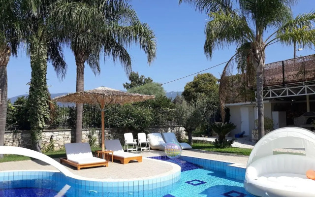 Luxury Country House in Kalamata / SP