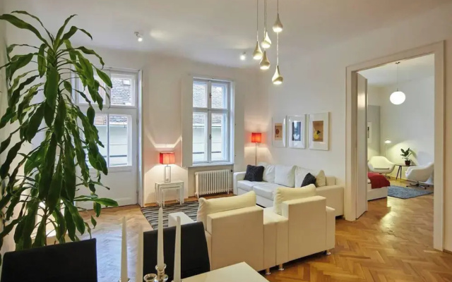 1 Bedroom Apartment Sleeps 2 -balcony -lift Access