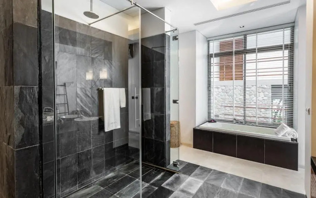 Villa Chelay - Luxury Waterfront Villa