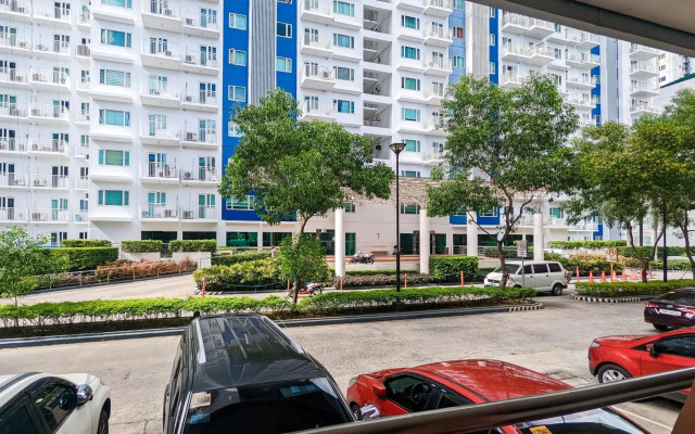2-Bedroom QC SM North EDSA Condo Pool