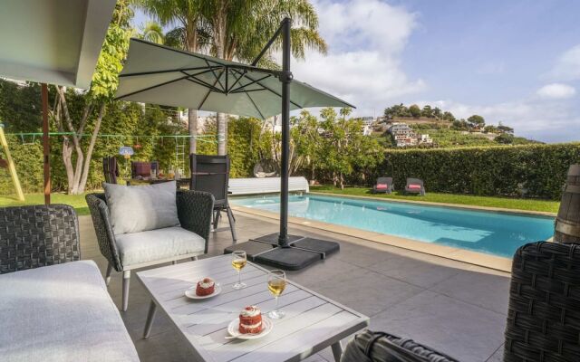 Pool, sun and sea View - Villa das Quebradas