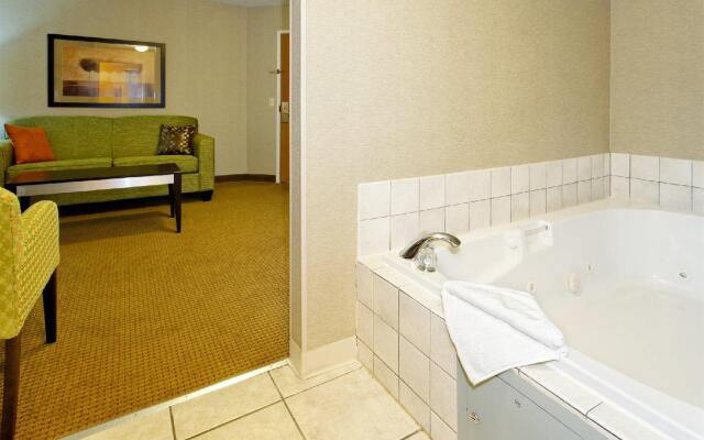 Holiday Inn Express & Suites Canyonville