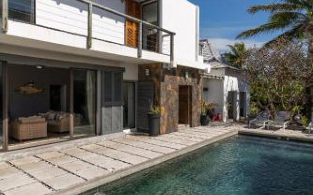 Koki Bonheur Beachfront Villa By StayMauritius