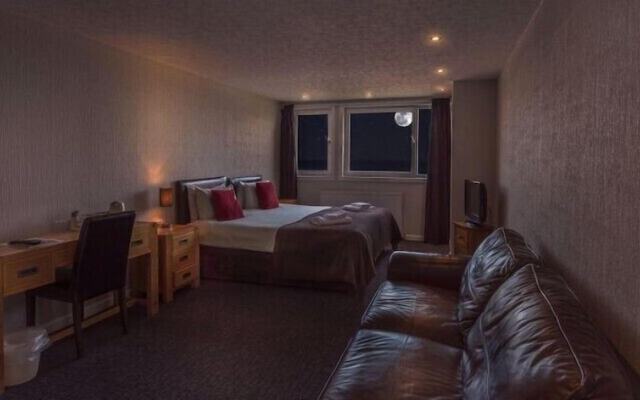 Number 44 Hotel & Bar