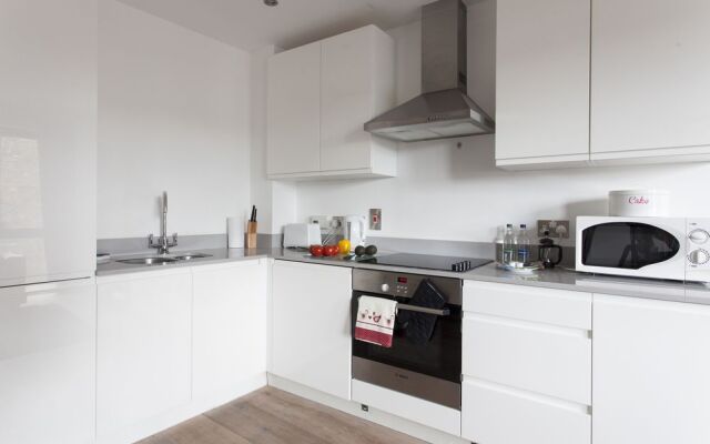 London Bridge Apartment