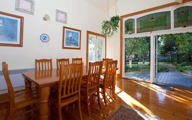 Seaton on Spence - Old world charm with modern living