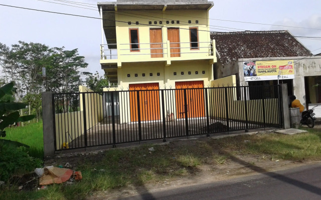Rumah Singgah Peziarah Ganjuran by ZUZU