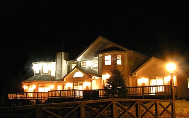 Hoengseong Silver Glowing Ford Pension