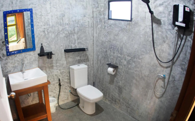 Tonmai Suites