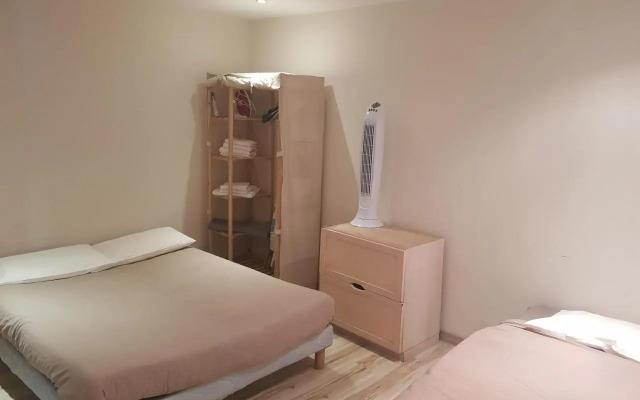 13 Rue de la Fontaine F11