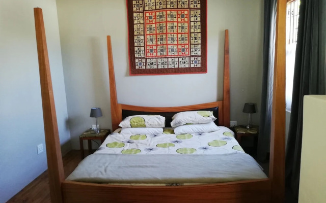 Inyathi Guest Lodge & Self Catering Chalets
