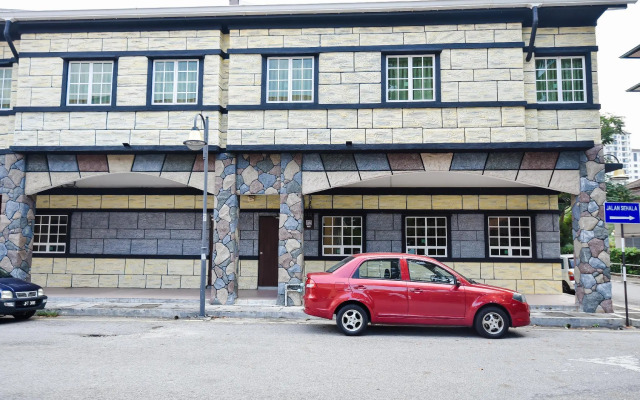 Lumut Suites