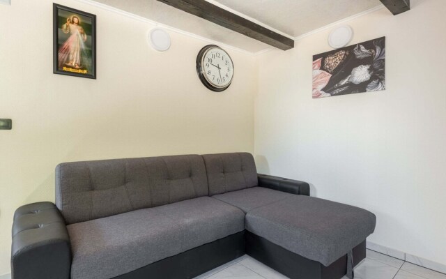 Soothing Holiday Home in Starigrad near Sea