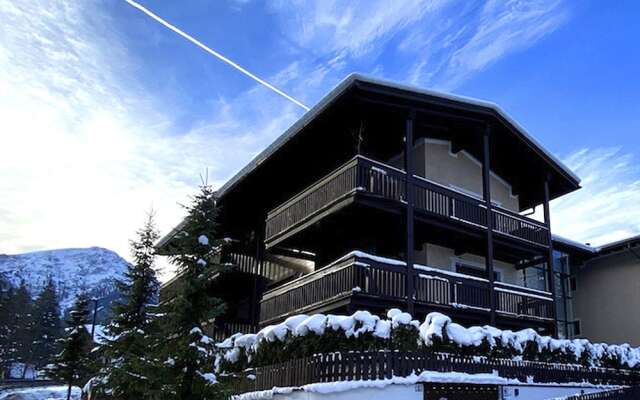 Apartment on the ski Slopes at Plan de Corones