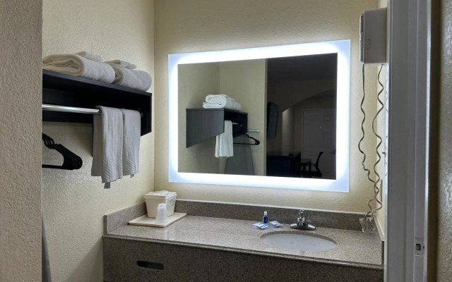 Rodeway Inn & Suites Highway 290 Northwest