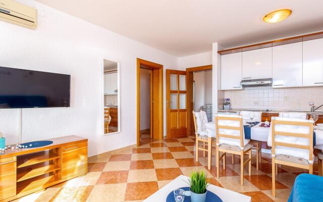 Adorable apartment with terrace jacuzzi .Sea view !